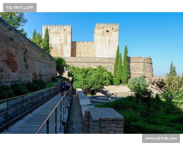 格拉纳达主场举办摩尔风格灯光秀，展现安达卢西亚历史传承